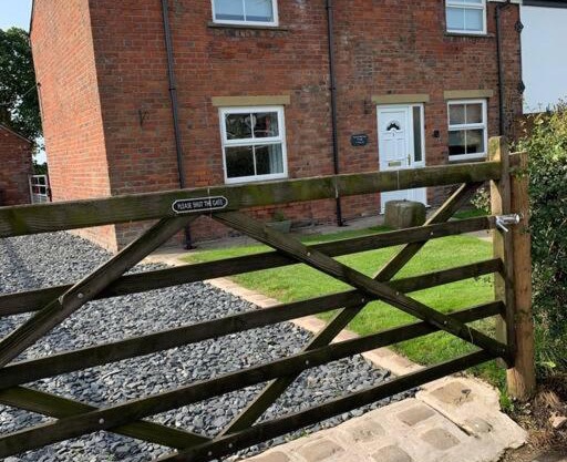 Newton Farm cottage, hot tub, garden views Near Lytham Ribby