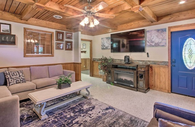 Newton Home Away From Home in Rural Setting!