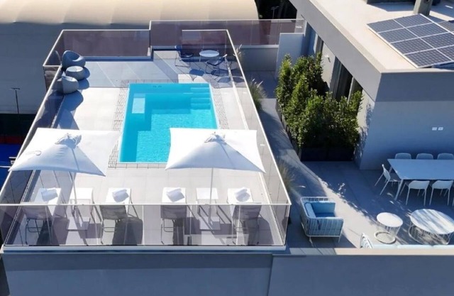 Executive Suite with heated pool in the heart of Bari