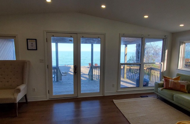 Experience Blissful Lakeside Living: Retreat with Stunning Views, Beach Access