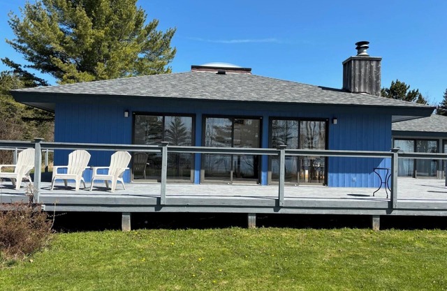 3 Schlafzimmer, 3 Bäder Haus mit Wrap Around Deck