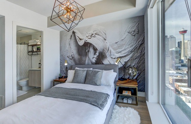 Next to Bmo/saddledome Downtown Calgary 2 bedroom Penthouse style condo sleep 6