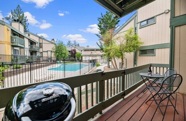 Next to Lake. Close to Village and Slopes. BBQ.