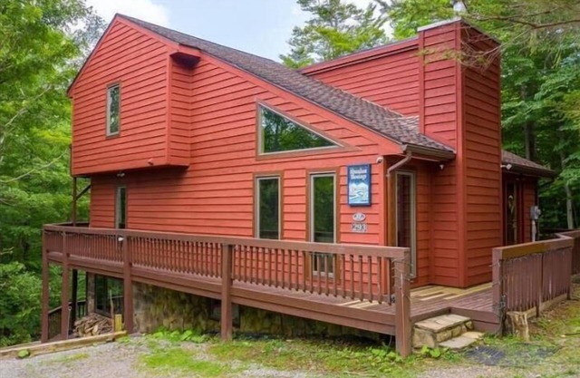 Schönes Creekside Home! 4 bd! Whirlpool! 2 Kamine! Haustierfreundlich!