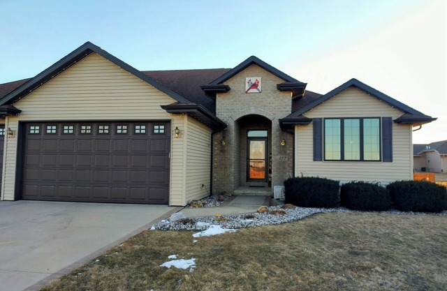 NFL DRAFT SPECIAL! 1 side exec. duplex. 30 mins to Lambeau Field/Door County