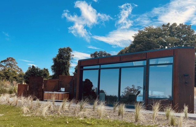 Ngā Whare Mānatu