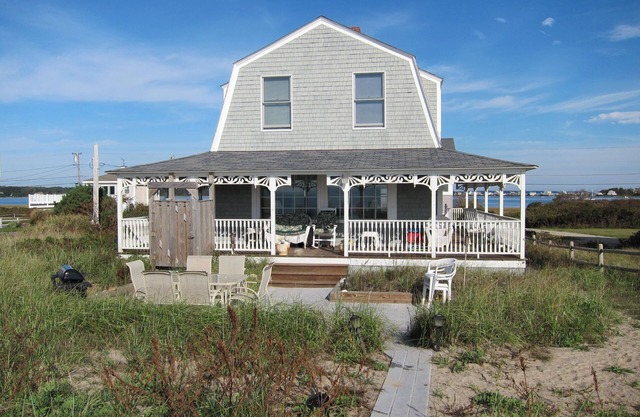 High Tide Oceanfront in Charming Biddeford Pool 4BR/2BA NEW LISTING