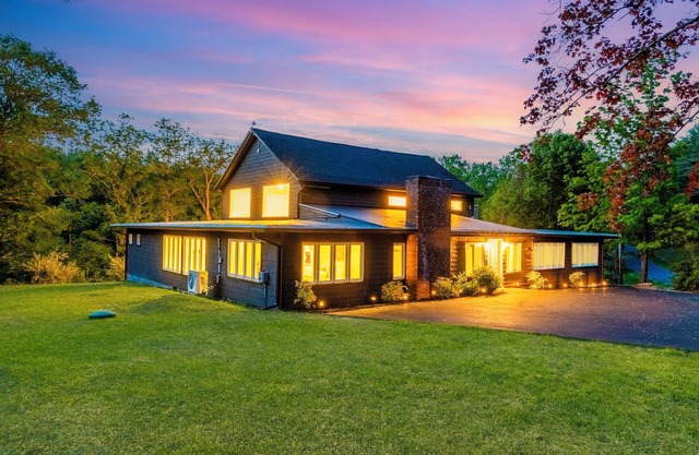 Hot Tub, Game Room, Sauna, Tennis Court, Pond