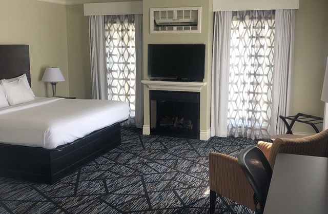 Niagara Crossing Hotel and Spa King Room