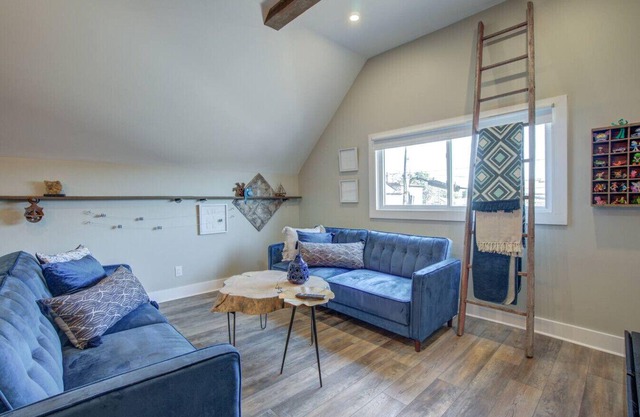Niagara Falls Clean and Stylish Loft