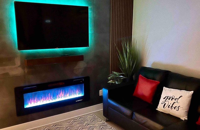 Niagara Getaway across Fallsview! Pet-Friendly! 2-3 Min Drive to Fallsview,