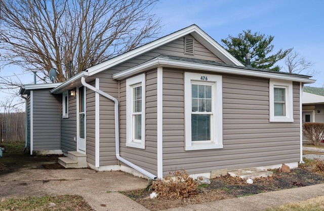 Niagara Rd Cottage in perfect location to visit Lake Erie or Cleveland by RedAwning