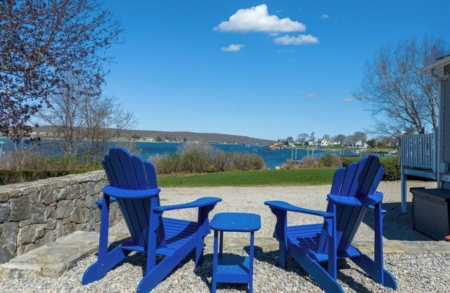 Niantic Shoreline Home - Amazing Views - Walkable to Dining/Beach/Shops