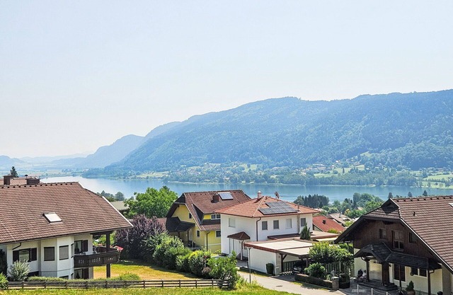 Gemütliche Wohnung in einem Ferienhaus mit W-LAN, TV, Terrasse, Haustiere erlaubt und Parkplatz