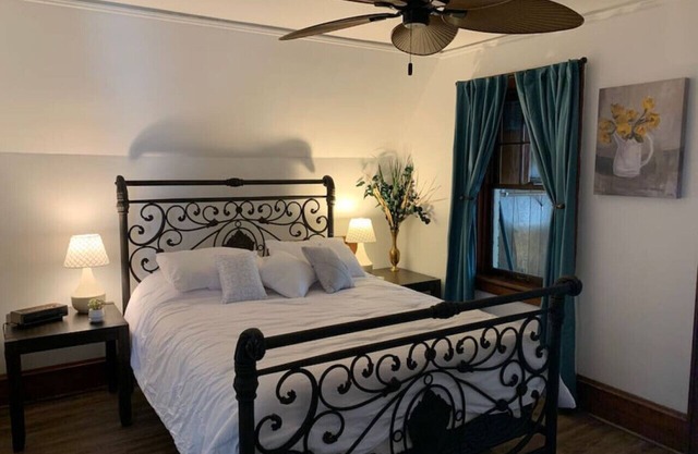 Nice 1 BR Apt, WIFI & Office, Near State Fair and Milwaukee Mile