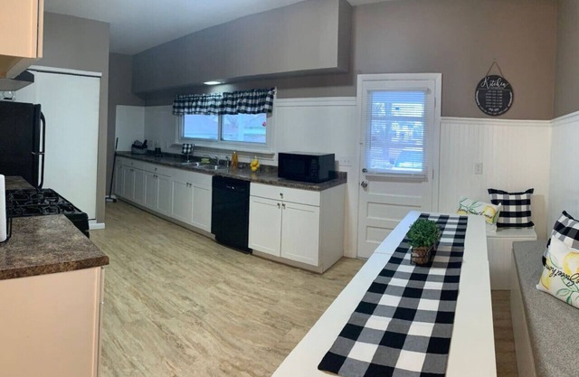 Nice 107 Historic Home with relax & private Hotub