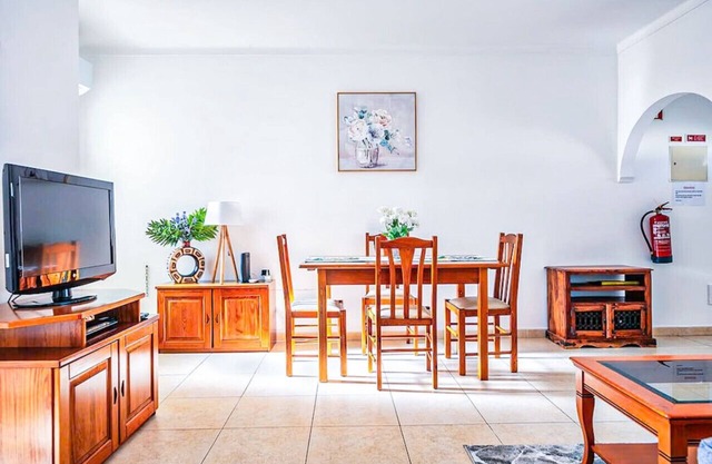 AT72 Apartment mit 2 Schlafzimmern im ersten Stock mit Klimaanlage und WLAN