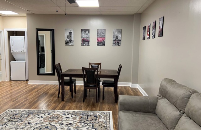 Nice 2-bedroom apartment great location 5 min to UAB and downtown. Unit 5