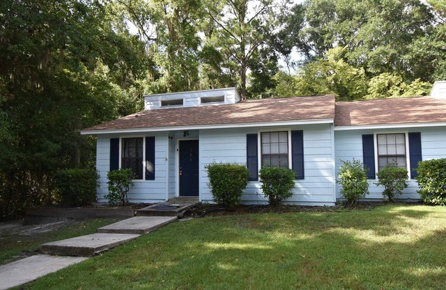 Nice 2 Bedroom Duplex Great For Contractors