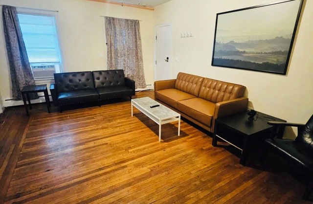 Nice 2 bedroom near Whole Foods, Brown University