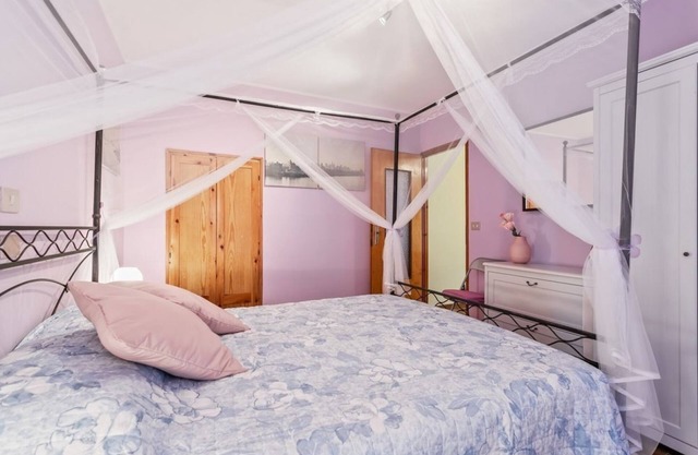 Schöne und helle Wohnung im ersten Stock eines Gebäudes