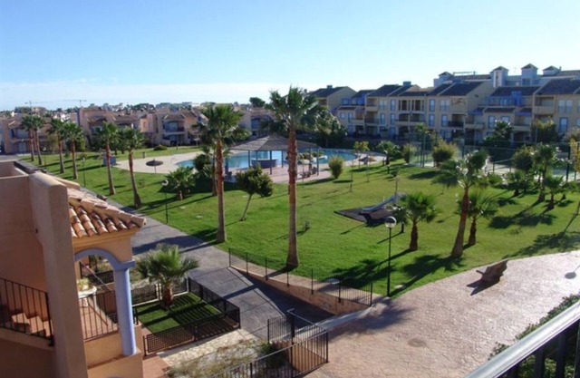 Schöne und komplette Wohnung in Playa Oliva / Denia