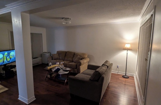 Nice and Quiet Place close to Bramalea Center and Shopping Center.