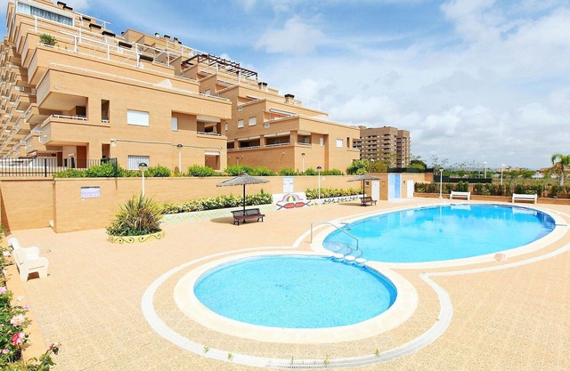 Schöne Wohnung für 6 Gäste mit Pool, Klimaanlage, TV, Terrasse und Parkplatz