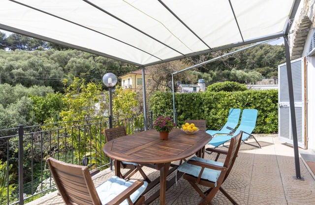 Herrliche Wohnung für 4 Leute mit Pool, W-LAN, TV, Terrasse, Panoramablick und Parkplatz