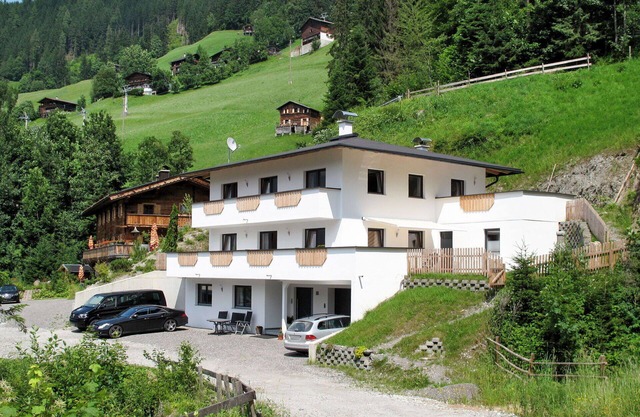 Schöne Wohnung für 14 Personen mit W-LAN, TV, Terrasse und Parkplatz