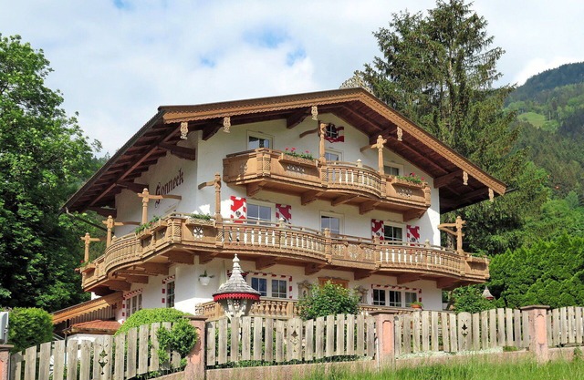 Schöne Wohnung für 12 Leute mit W-LAN, TV, Innenhof und Parkplatz