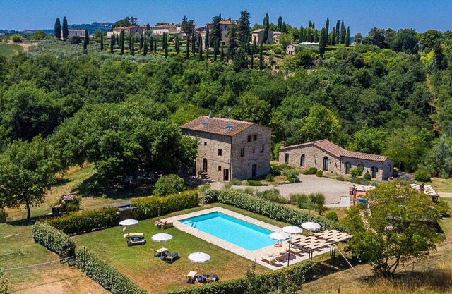 Wohnung in einem Ferienhaus mit W-LAN, Klimaanlage, privatem Pool, TV, Innenhof, Panoramablick
