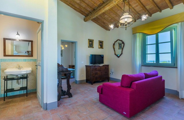 Wohnung mit Pool, W-LAN, Klimaanlage, TV, Innenhof, Haustiere erlaubt, Panoramablick, Parkplatz
