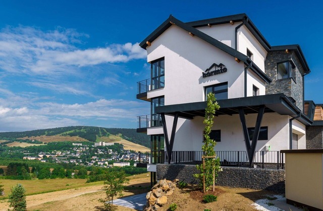 Angenehme Wohnung für 6 Leute mit W-LAN, TV, Balkon und Parkplatz