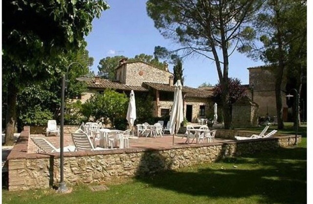 Schöne Wohnung in einem Ferienhaus mit Pool, TV, Innenhof, Haustiere erlaubt und Parkplatz