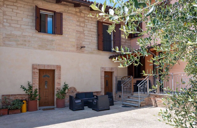 Nice apartment for 6 people with WIFI, A/C, terrace and parking