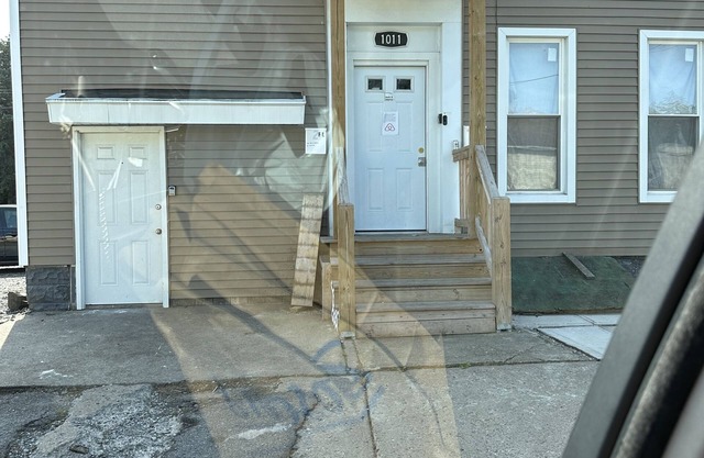Nice Apartment Downtown Utica Second floor located close night club Varick st
