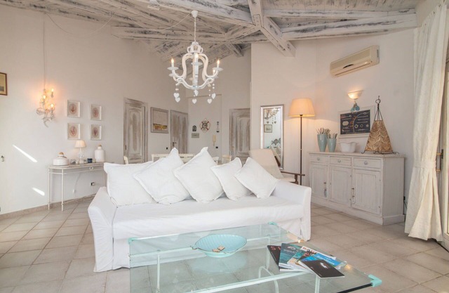 Schöne Wohnung für 4 Gäste mit W-LAN, Pool, Klimaanlage, TV, Terrasse und Parkplatz