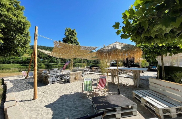Schöne Wohnung für 4 Leute mit W-LAN, Pool, TV und Parkplatz