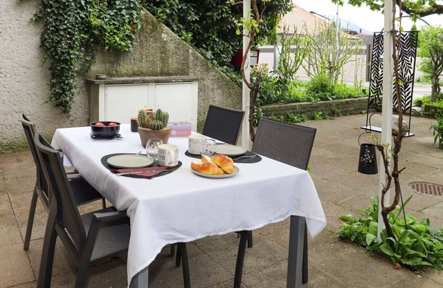 Angenehme Wohnung mit W-LAN, TV, Terrasse, Haustiere erlaubt, Panoramablick und Parkplatz
