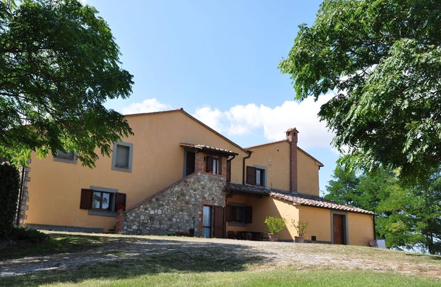 Angenehme Wohnung mit W-LAN, Pool, TV, Innenhof, Haustiere erlaubt, Panoramablick und Parkplatz