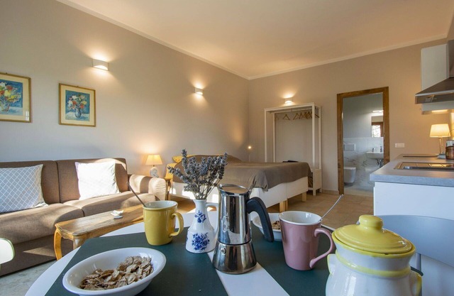 Angenehme Wohnung für 2 Personen mit Pool, W-LAN, Klimaanlage, Haustiere erlaubt und Parkplatz