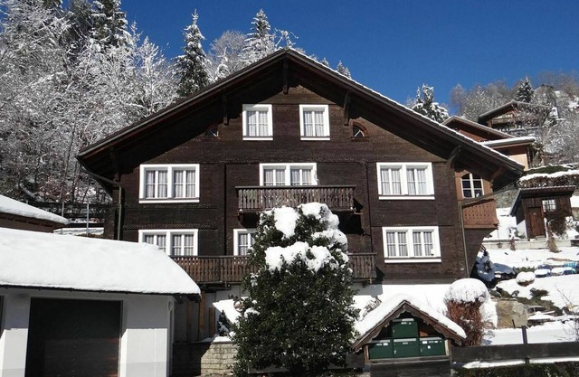 Gemütliche Wohnung für 4 Personen mit W-LAN, TV, Balkon, Haustiere erlaubt und Parkplatz