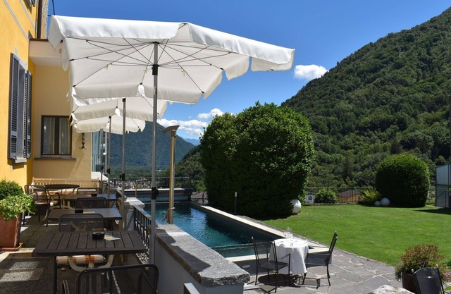 Herrliche Wohnung mit Pool, W-LAN, TV, Innenhof, Haustiere erlaubt, Panoramablick und Parkplatz