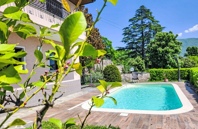 Herrliche Wohnung für 4 Gäste mit privatem Pool, W-LAN, TV, Innenhof, Panoramablick und Parkplatz