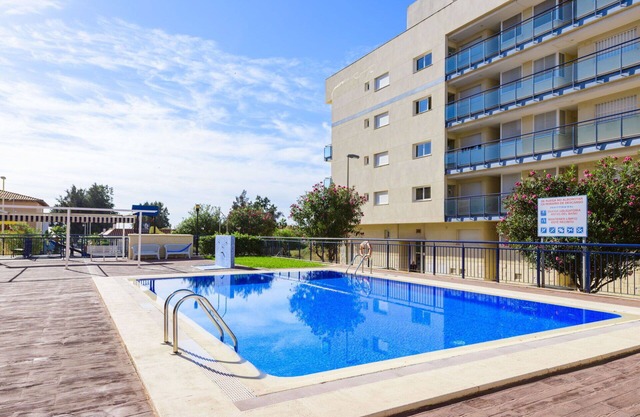 Gemütliche Wohnung für 4 Leute mit Pool, TV, Terrasse und Parkplatz