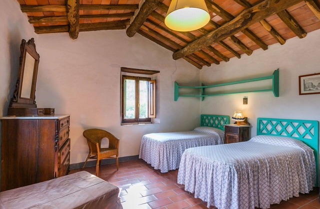Angenehme Wohnung für 4 Gäste mit W-LAN, Pool, TV, Innenhof, Haustiere erlaubt und Parkplatz