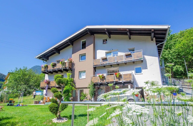 Angenehme Wohnung für 4 Personen mit W-LAN, TV, Balkon und Parkplatz