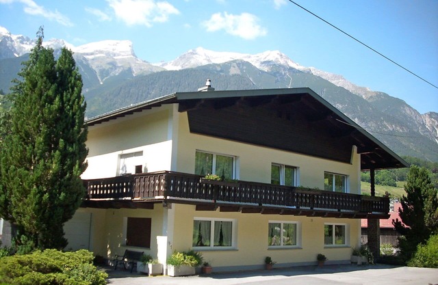 Schöne Wohnung mit W-LAN, TV, Innenhof, Haustiere erlaubt, Panoramablick und Parkplatz