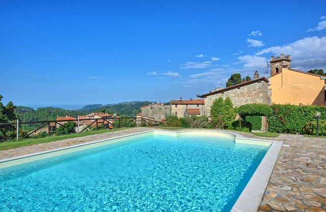 Gemütliche Wohnung für 4 Personen mit W-LAN, Pool und TV, bei Viareggio